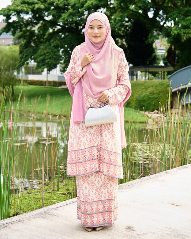 Baju Kebarung Batik Pua Kumbu Marissa