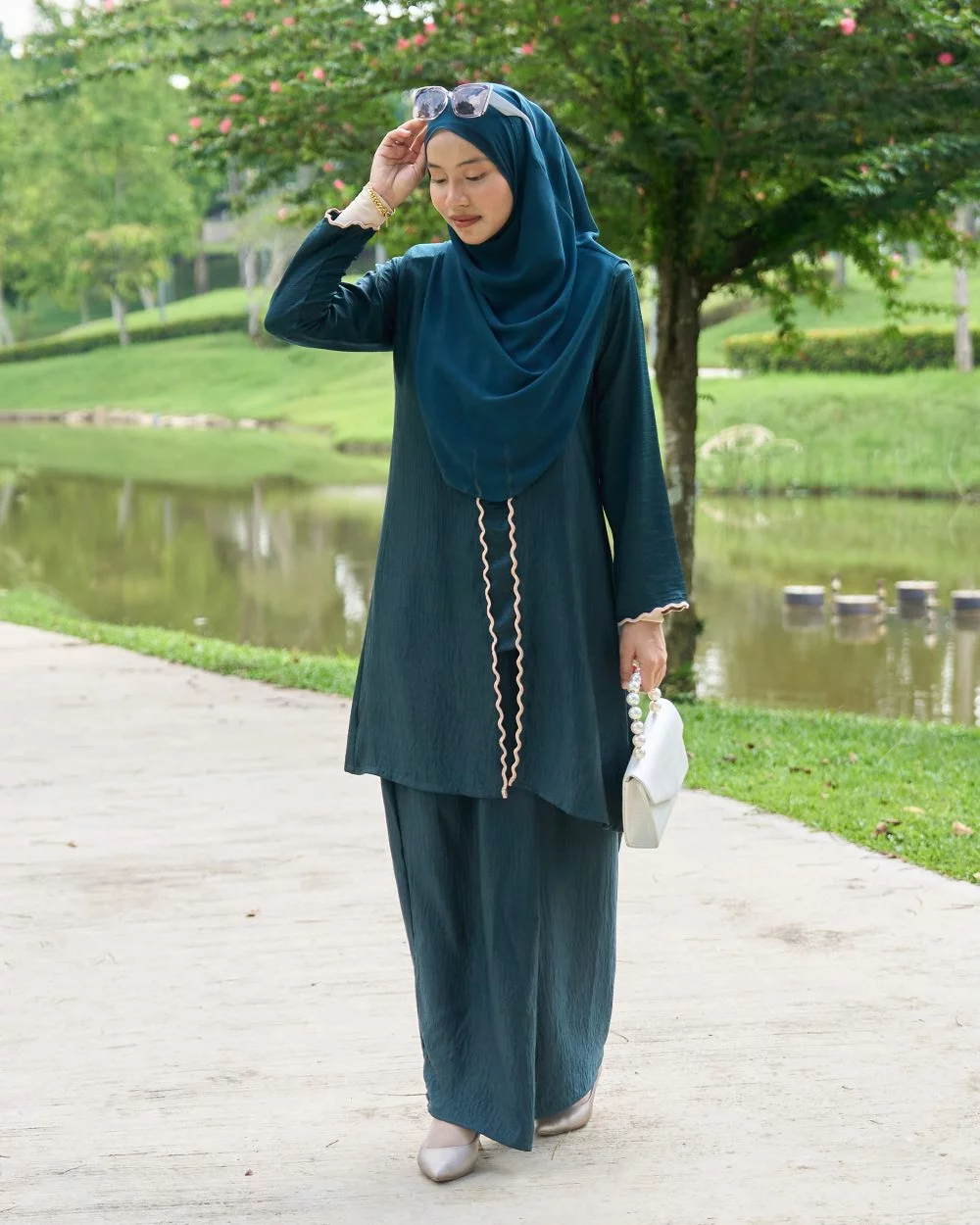 Baju Kebarung Sulam Sharmila