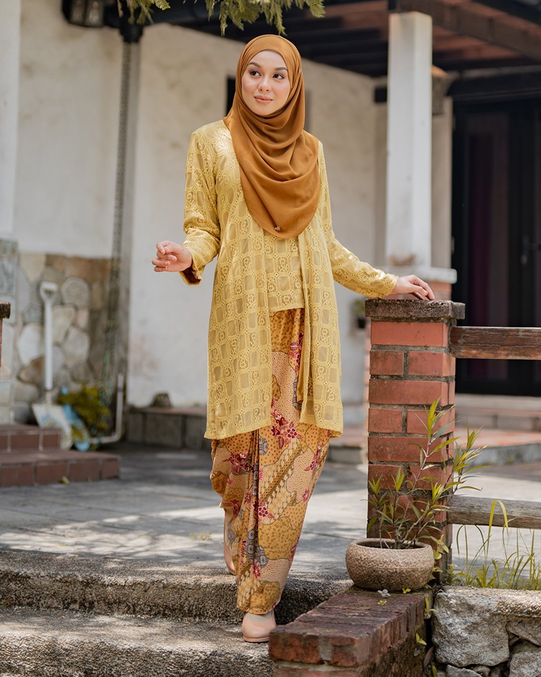 Baju Kebaya Lace Aviana - Golden Poppy