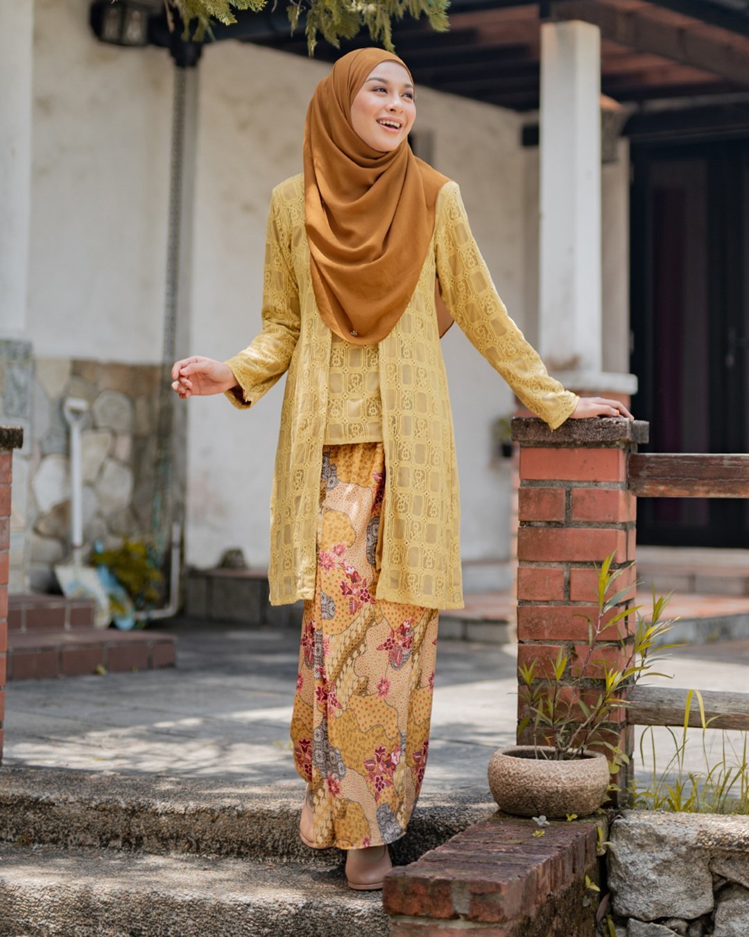 Baju Kebaya Lace Aviana - Golden Poppy