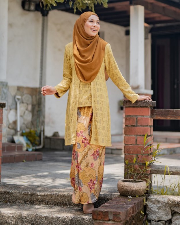 Baju Kebaya Lace Aviana - Golden Poppy