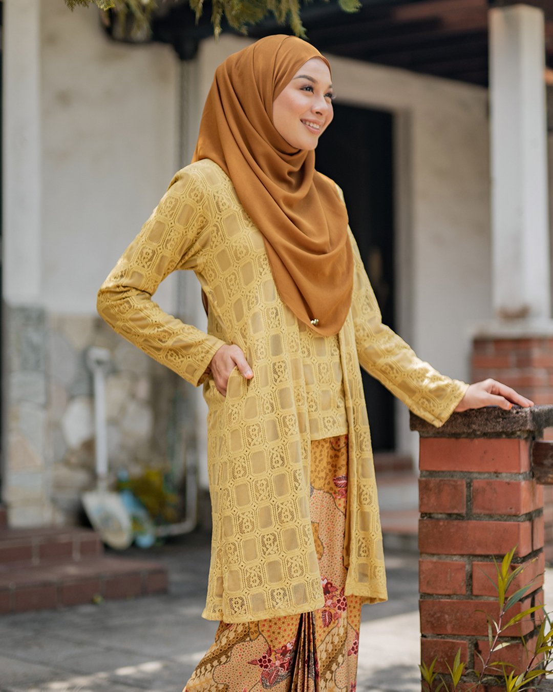 Baju Kebaya Lace Aviana - Golden Poppy