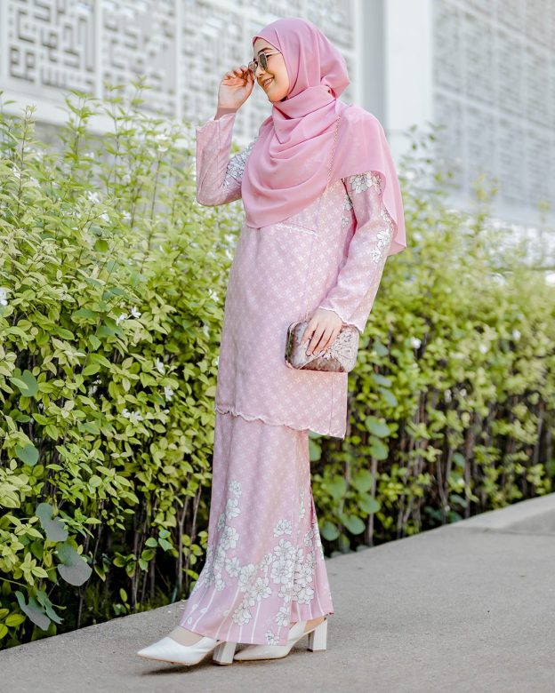 Baju Kurung Kedah Embroidery Ruwaidah - Candy Pink