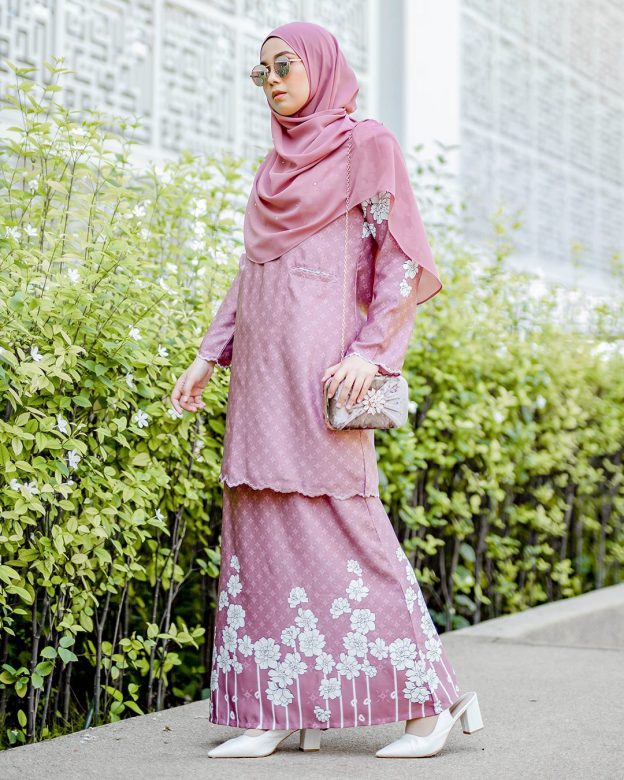 Baju Kurung Kedah Embroidery Ruwaidah - Mauve Purple