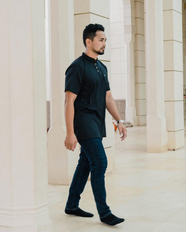 Kurta Eeman Hombre x MCC Lifestyle - Matte Black