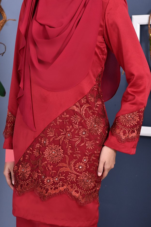 Baju Kurung Lace Allaire - Scarlet Red