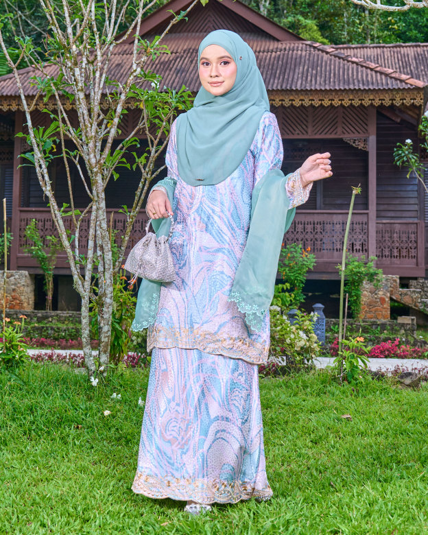 Baju Kurung Sulam Diamanted Aurelia