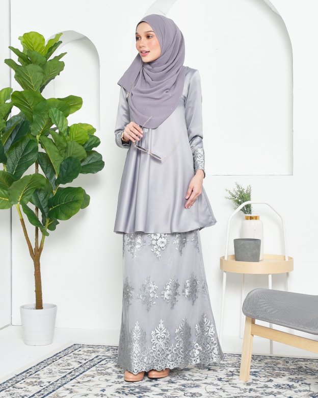 Baju Kurung Barbie Lace Afni - Silver Cloud