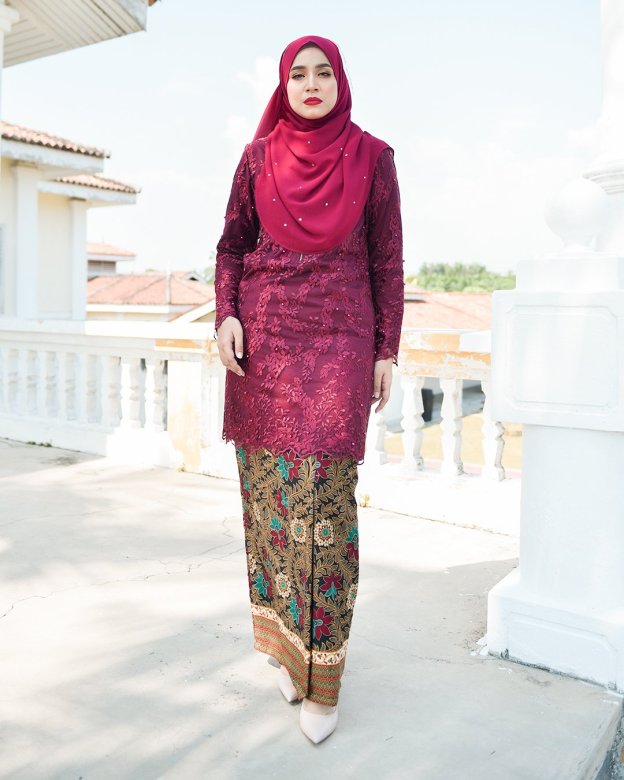Baju Kurung Batik Lace Pearl Aeda - Ruby Maroon