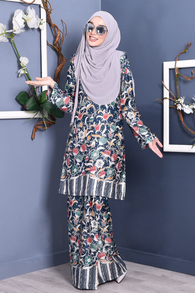 Baju Kurung Batik Naili - Navy