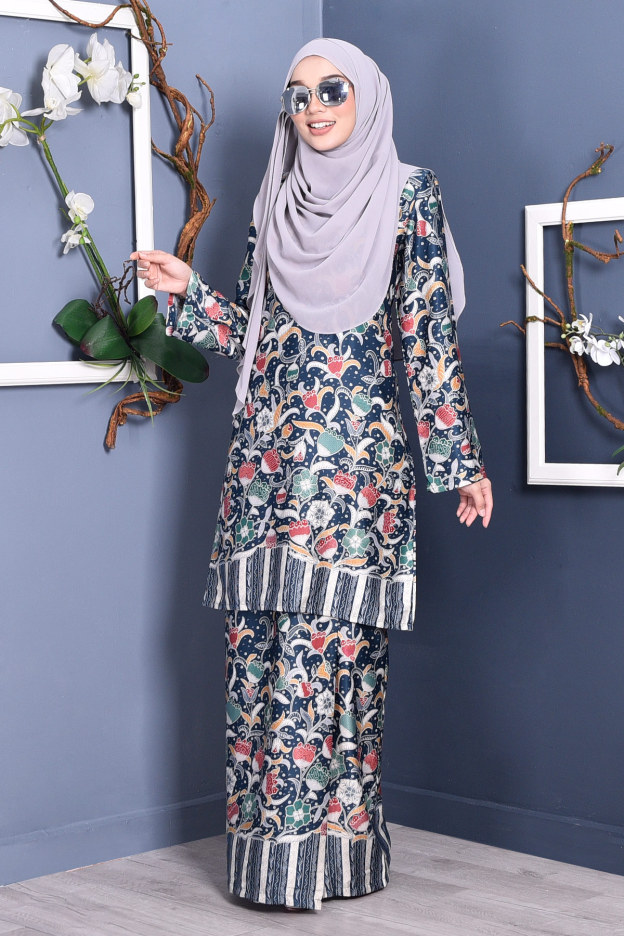 Baju Kurung Batik Naili - Navy