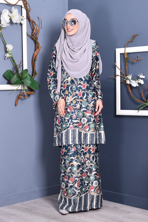 Baju Kurung Batik Naili - Navy
