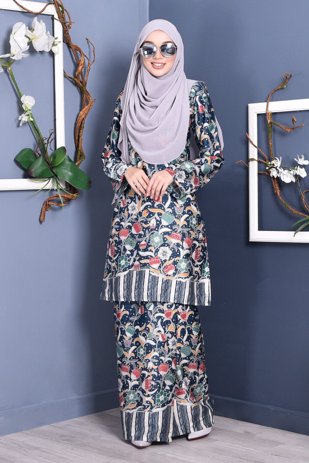 Baju Kurung Batik Naili - Navy