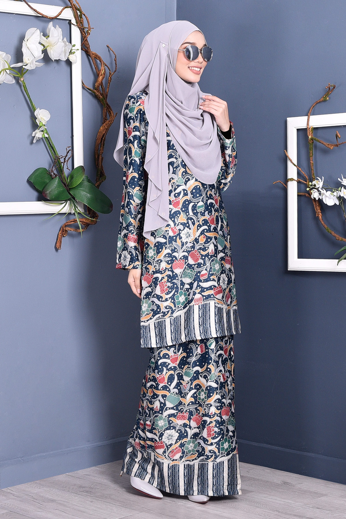 Baju Kurung Batik Naili - Navy