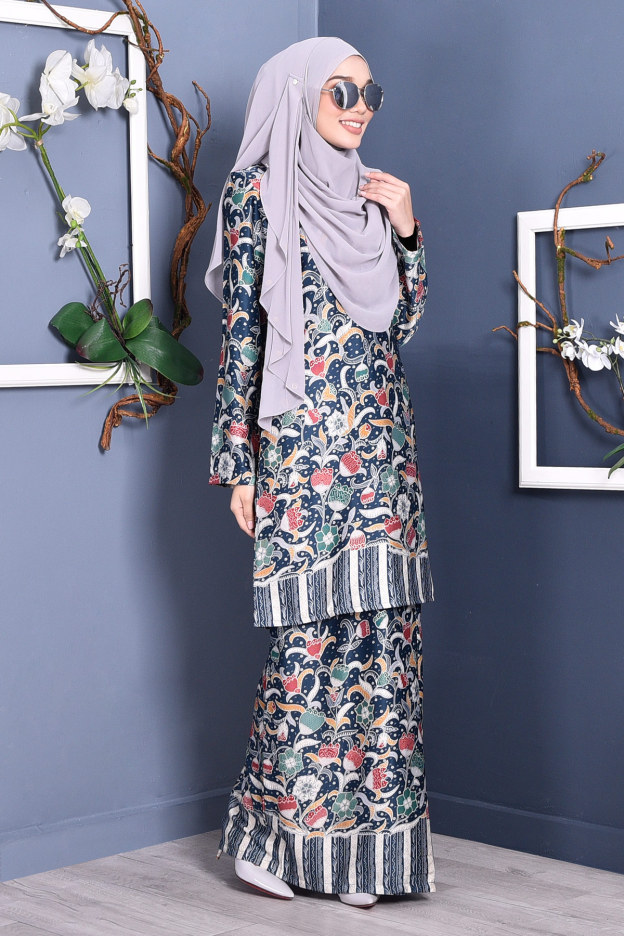 Baju Kurung Batik Naili - Navy