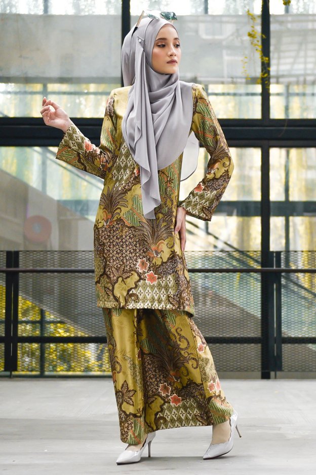 Baju Kurung Batik Satin Silk Najiha - Tropical Green