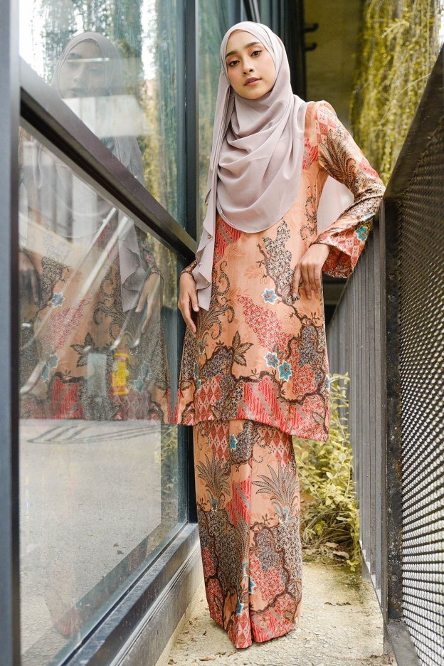 Baju Kurung Batik Satin Silk Najiha - Persian Red