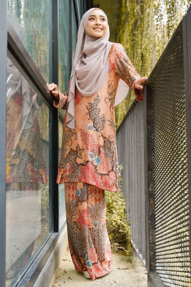 Baju Kurung Batik Satin Silk Najiha - Persian Red