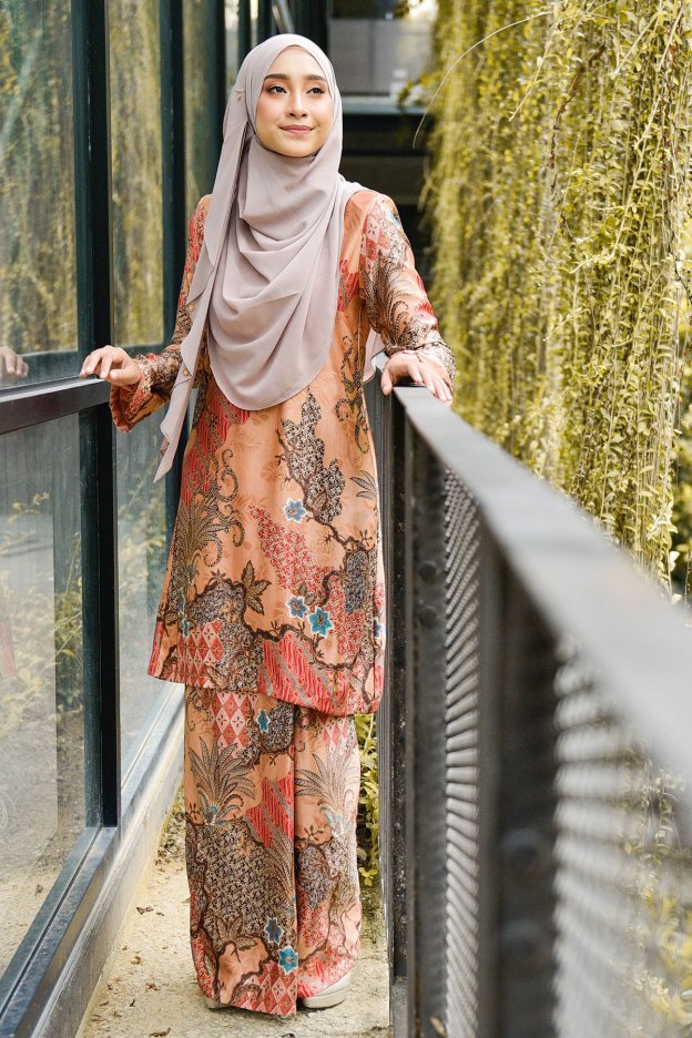 Baju Kurung Batik Satin Silk Najiha - Persian Red