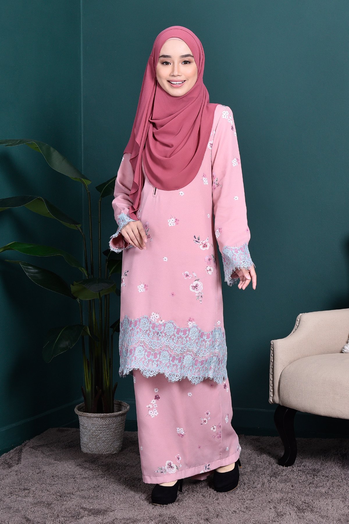 Baju Kurung Lace Madame Dalia - Smoothies Pink