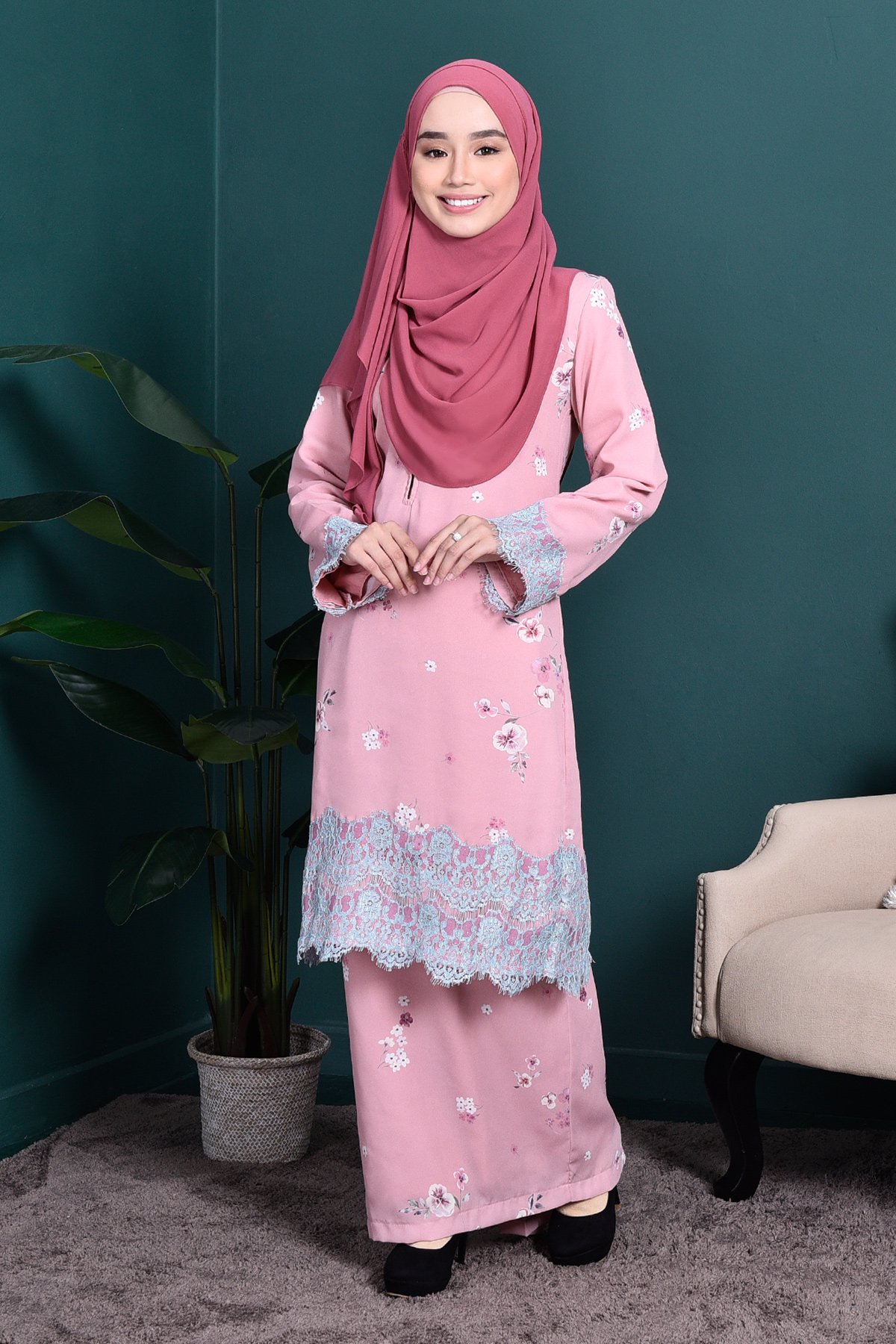 Baju Kurung Lace Madame Dalia - Smoothies Pink