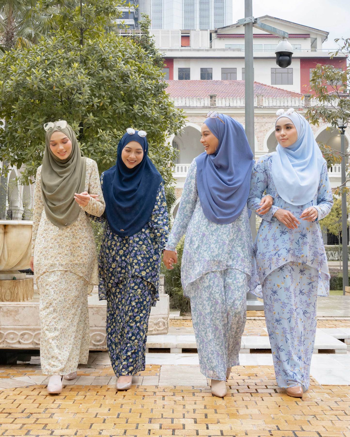 Baju Kurung Moden Fishtail Leana Laluna X MCC - Fiona Black