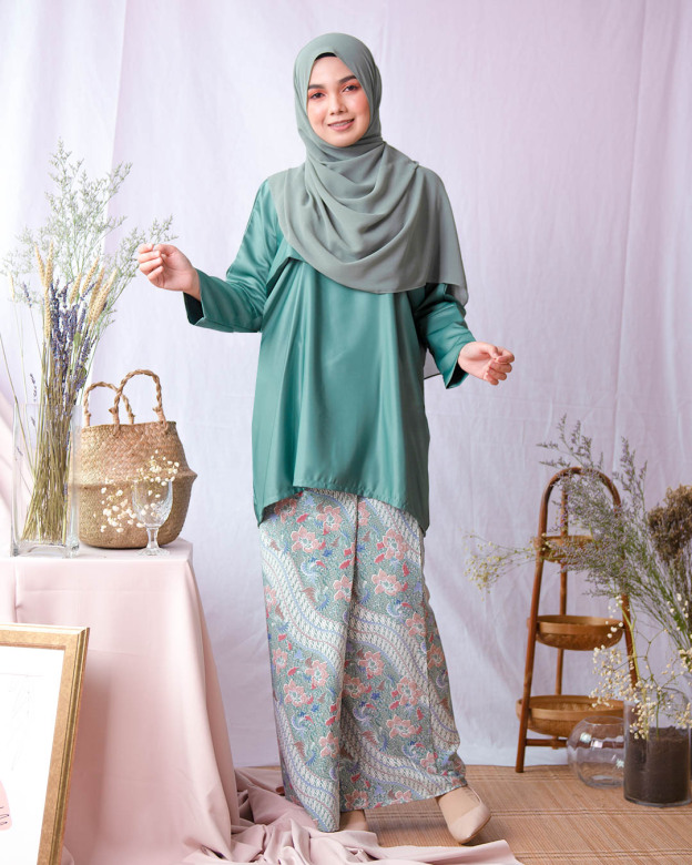 Baju Kurung Kaftan Batik Adiratna - Green Hunter