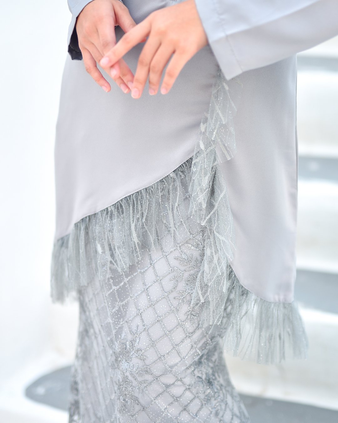 Baju Kurung Lace Tulle Aisyah - Silver Cloud