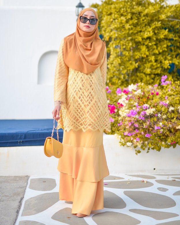 Baju Kurung Lace Azila - Ferrero Gold