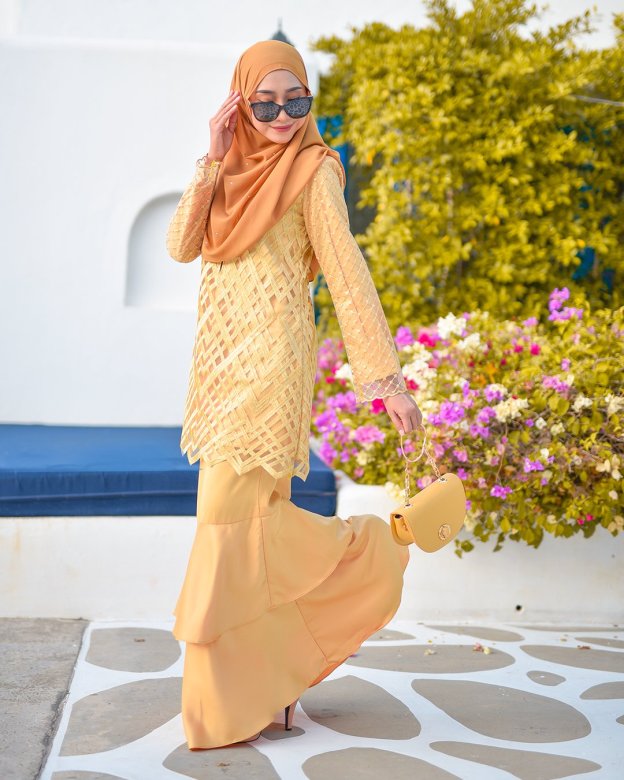 Baju Kurung Lace Azila - Ferrero Gold