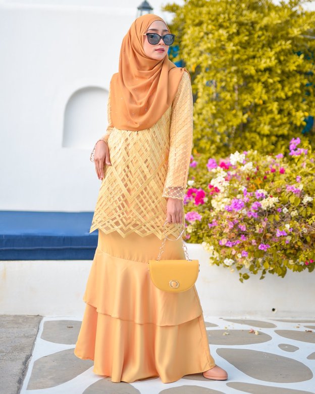 Baju Kurung Lace Azila - Ferrero Gold