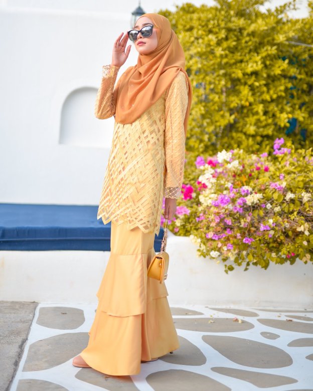 Baju Kurung Lace Azila - Ferrero Gold