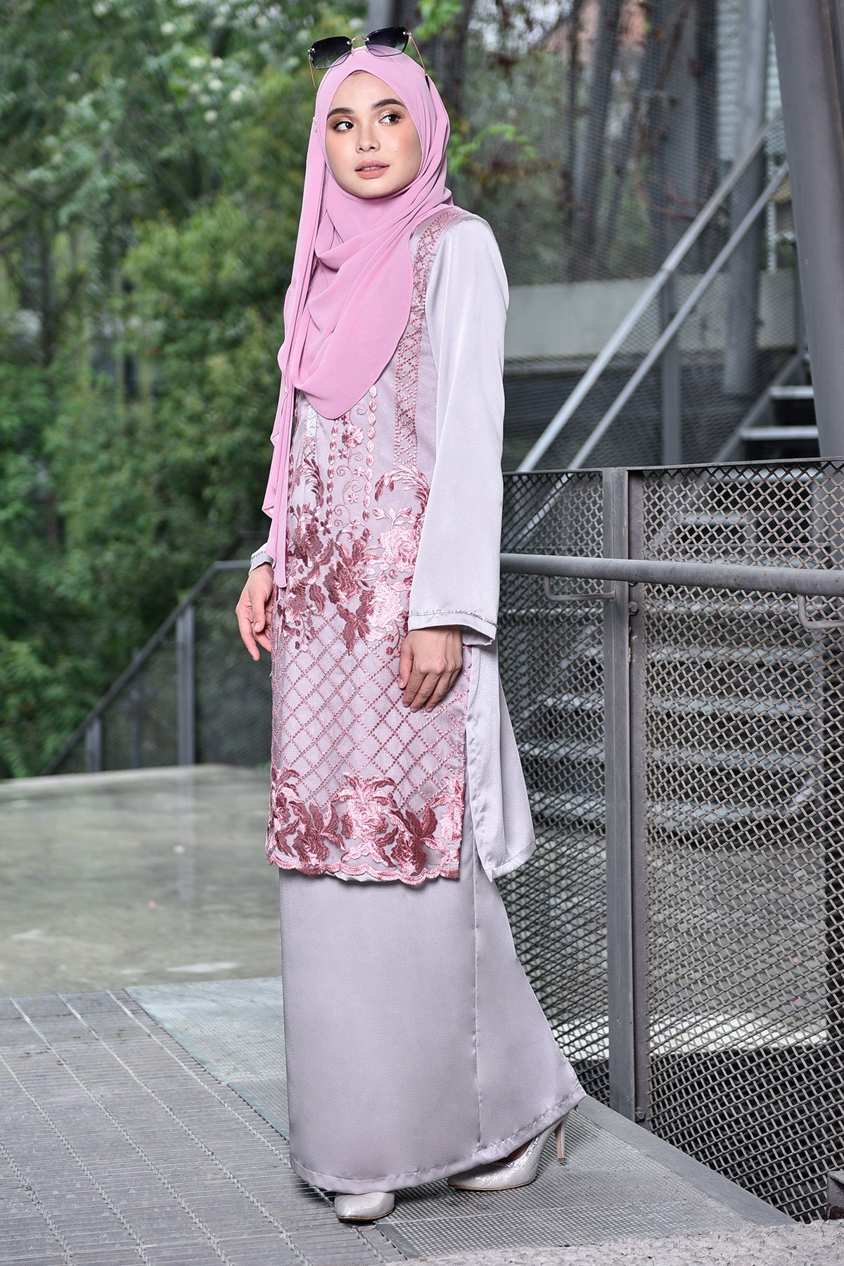 Baju Kurung Lace Carlotta - Silver Pearl