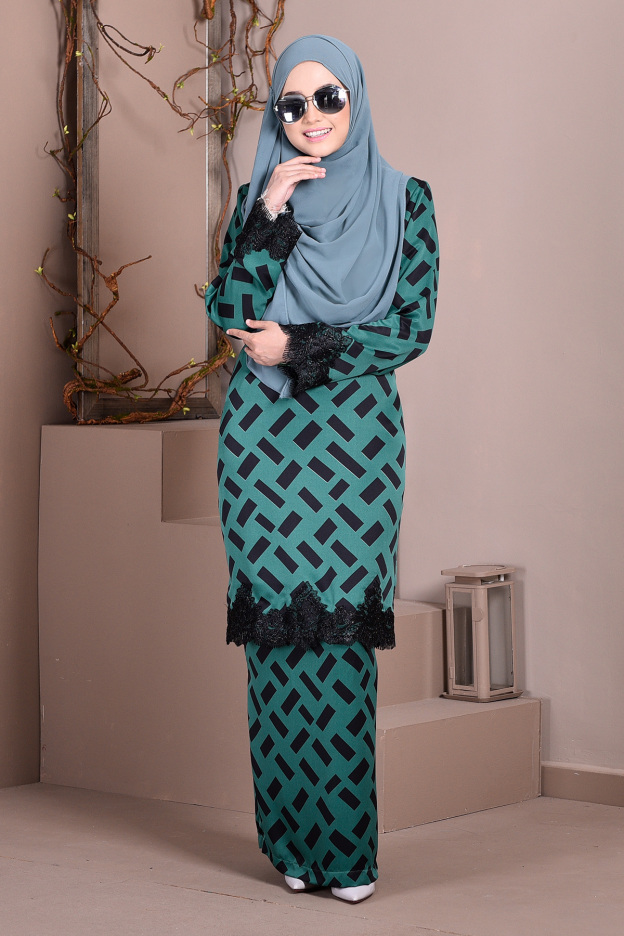 Baju Kurung Lace Madame Rina - Emerald Green