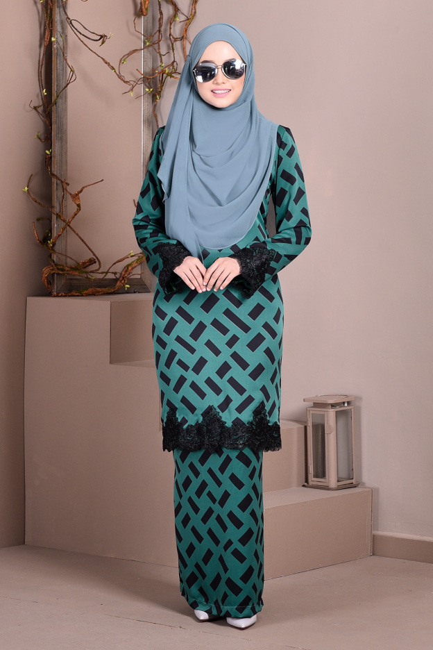Baju Kurung Lace Madame Rina - Emerald Green