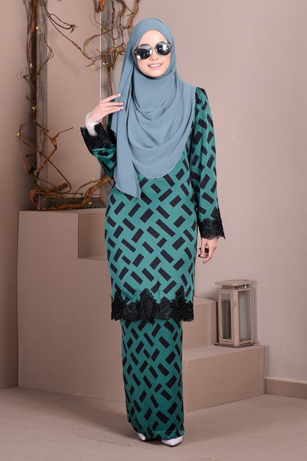 Baju Kurung Lace Madame Rina - Emerald Green
