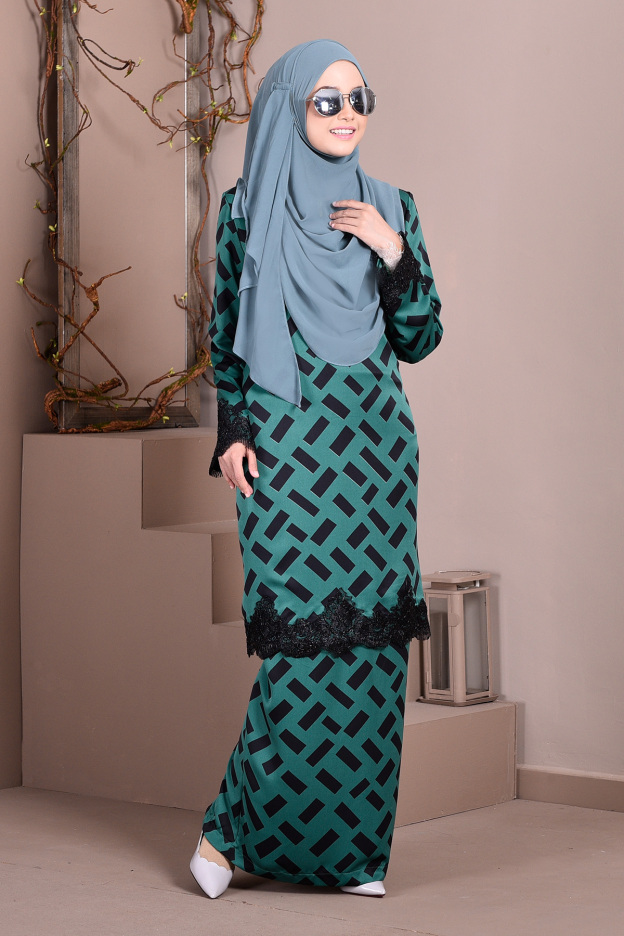 Baju Kurung Lace Madame Rina - Emerald Green