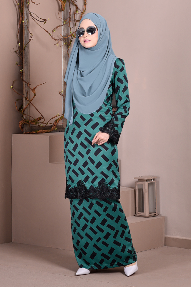 Baju Kurung Lace Madame Rina - Emerald Green