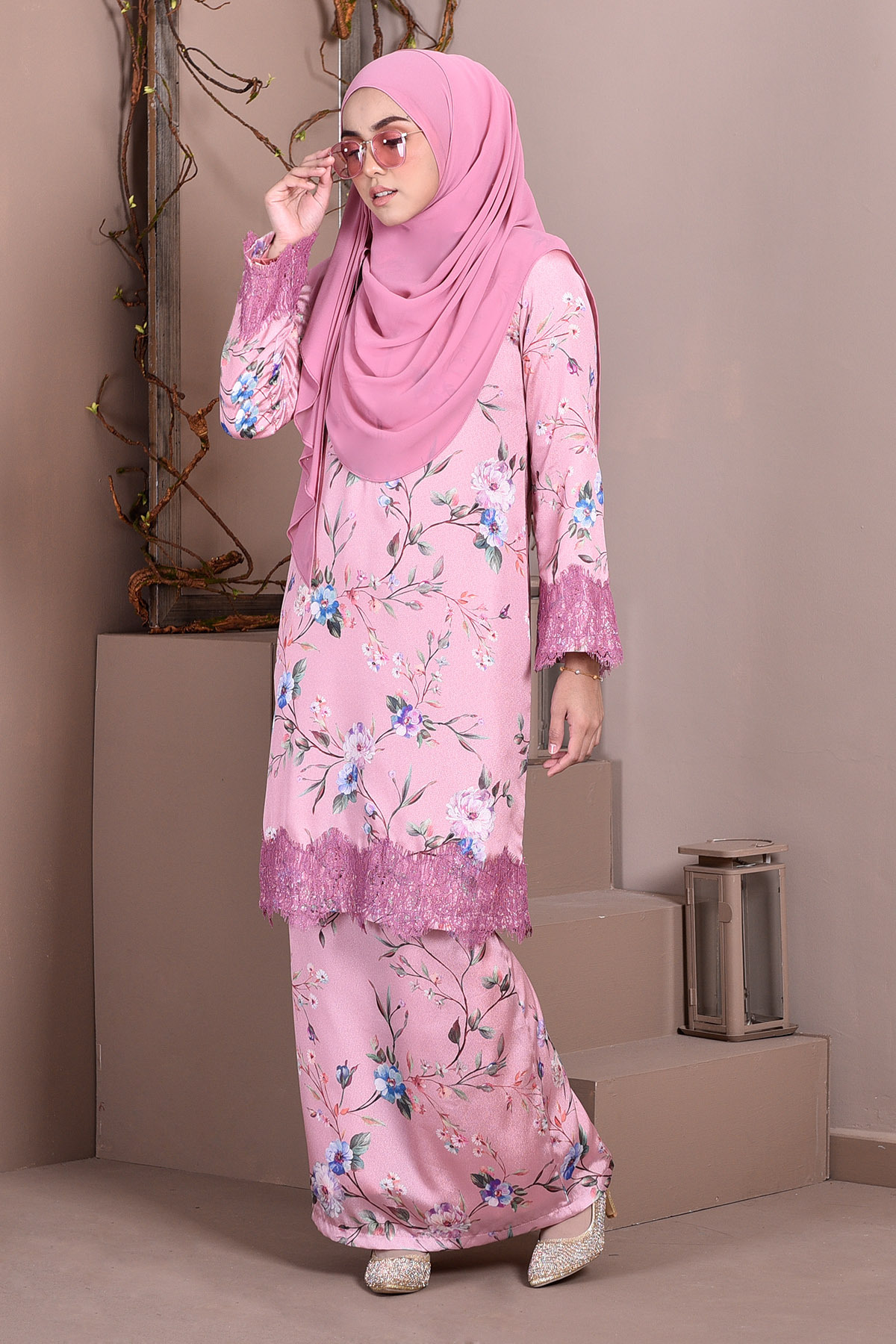 Baju Kurung Lace Madame Sara - Gummy Pink
