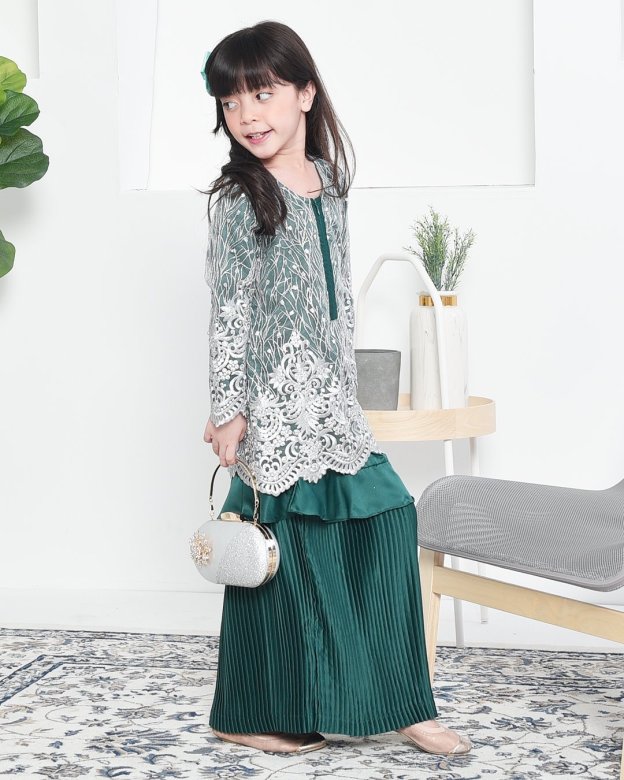 Baju Kurung Lace Pleated Ruffle Adra Kids - Zamrud Green