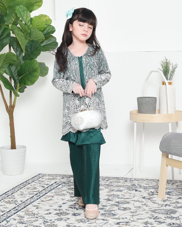 Baju Kurung Lace Pleated Ruffle Adra Kids - Zamrud Green
