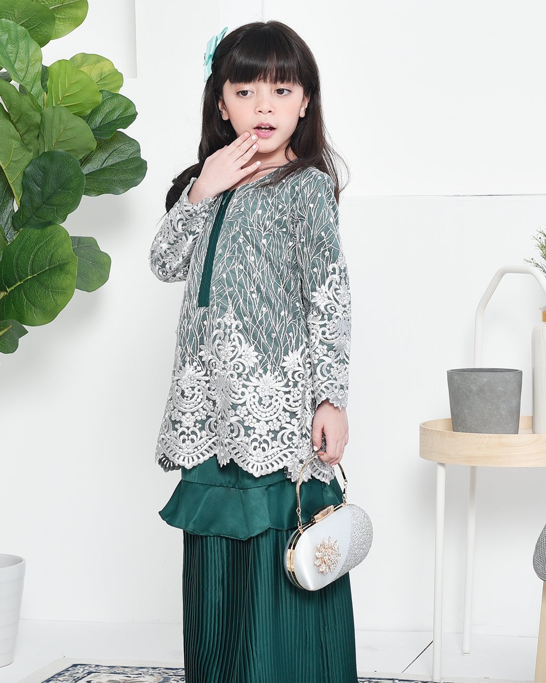 Baju Kurung Lace Pleated Ruffle Adra Kids - Zamrud Green