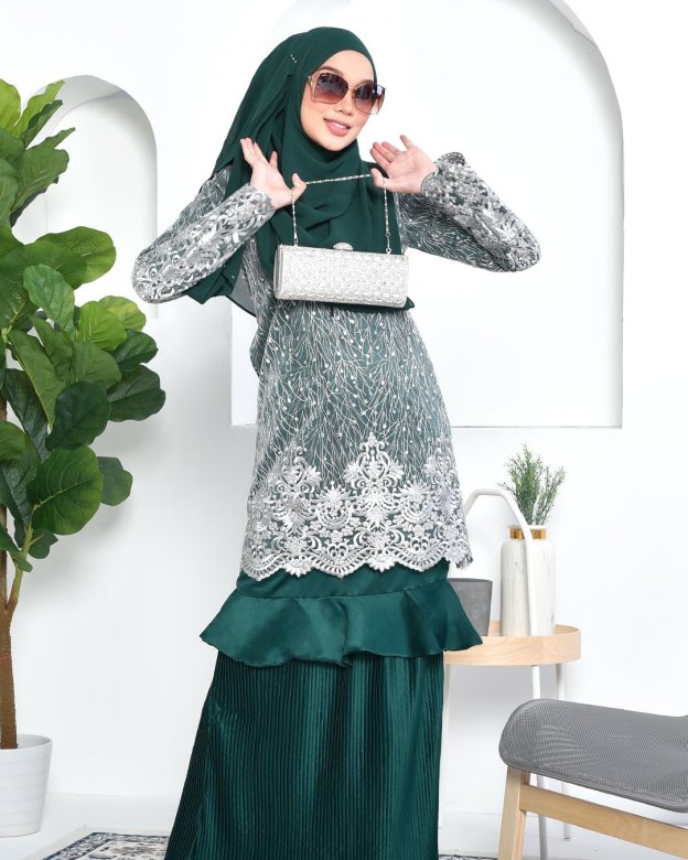 Baju Kurung Lace Pleated Ruffle Adra - Zamrud Green