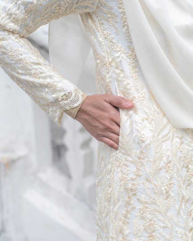 Baju Kurung Lace Pleated Rasiah - Pearl White