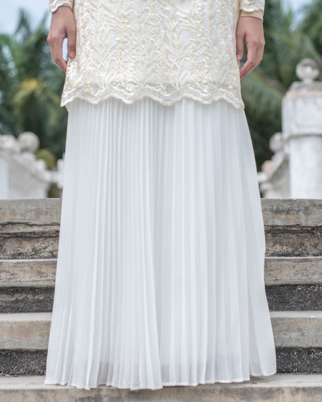 Baju Kurung Lace Pleated Rasiah - Pearl White