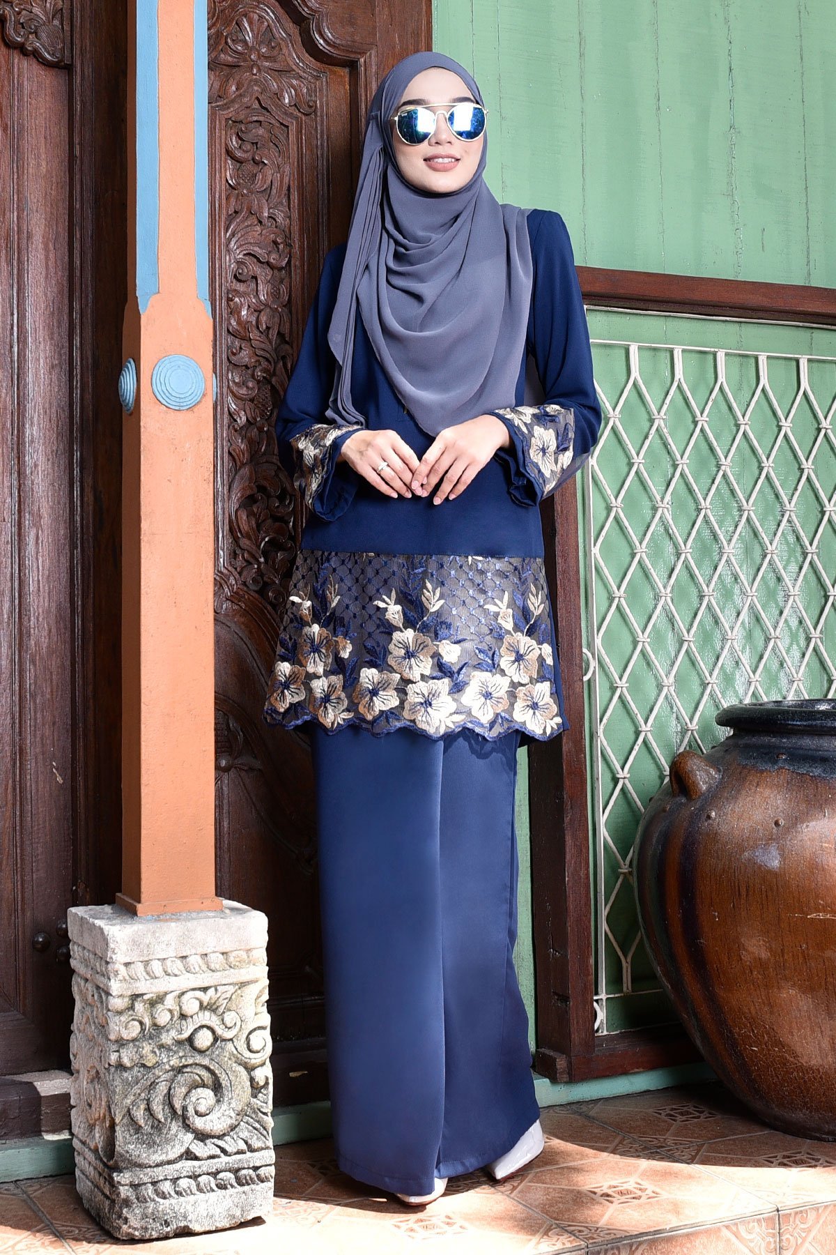 Baju Kurung Lace Roxane - Gold Navy