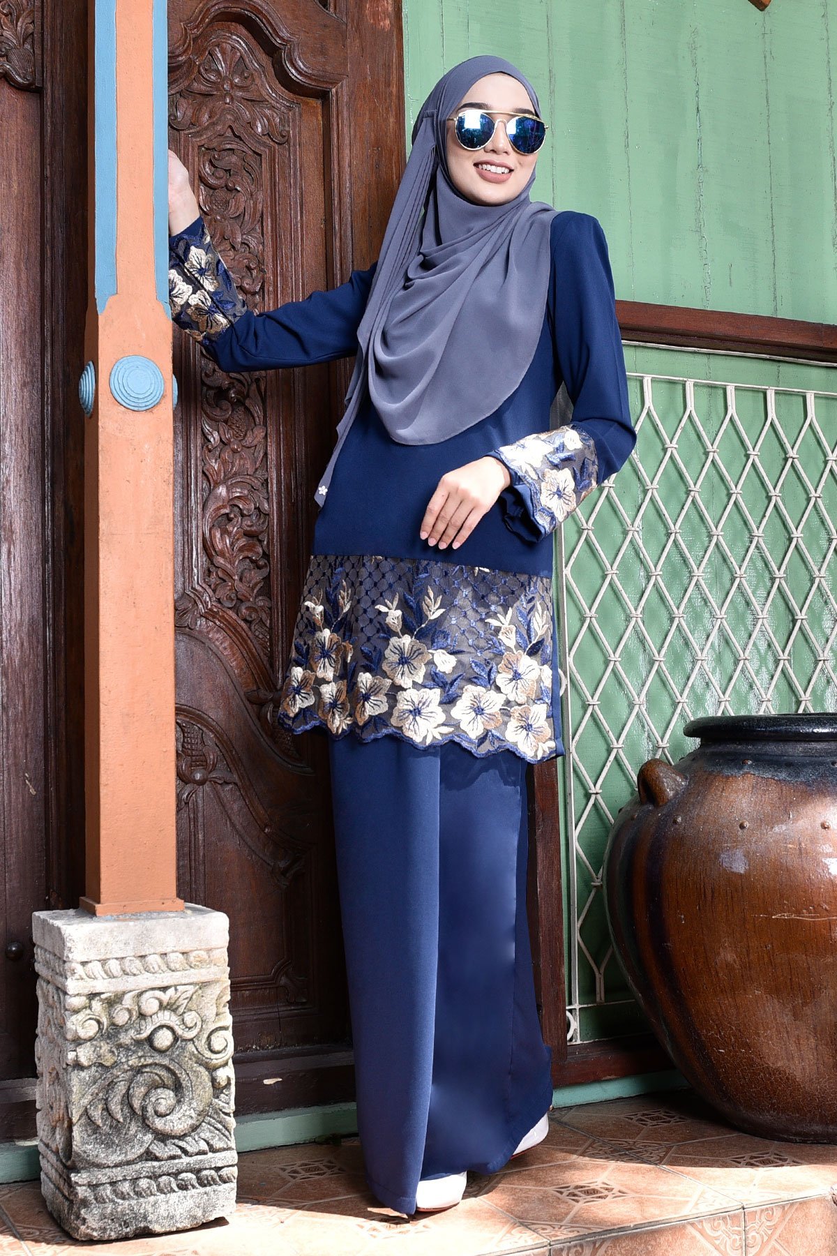 Baju Kurung Lace Roxane - Gold Navy