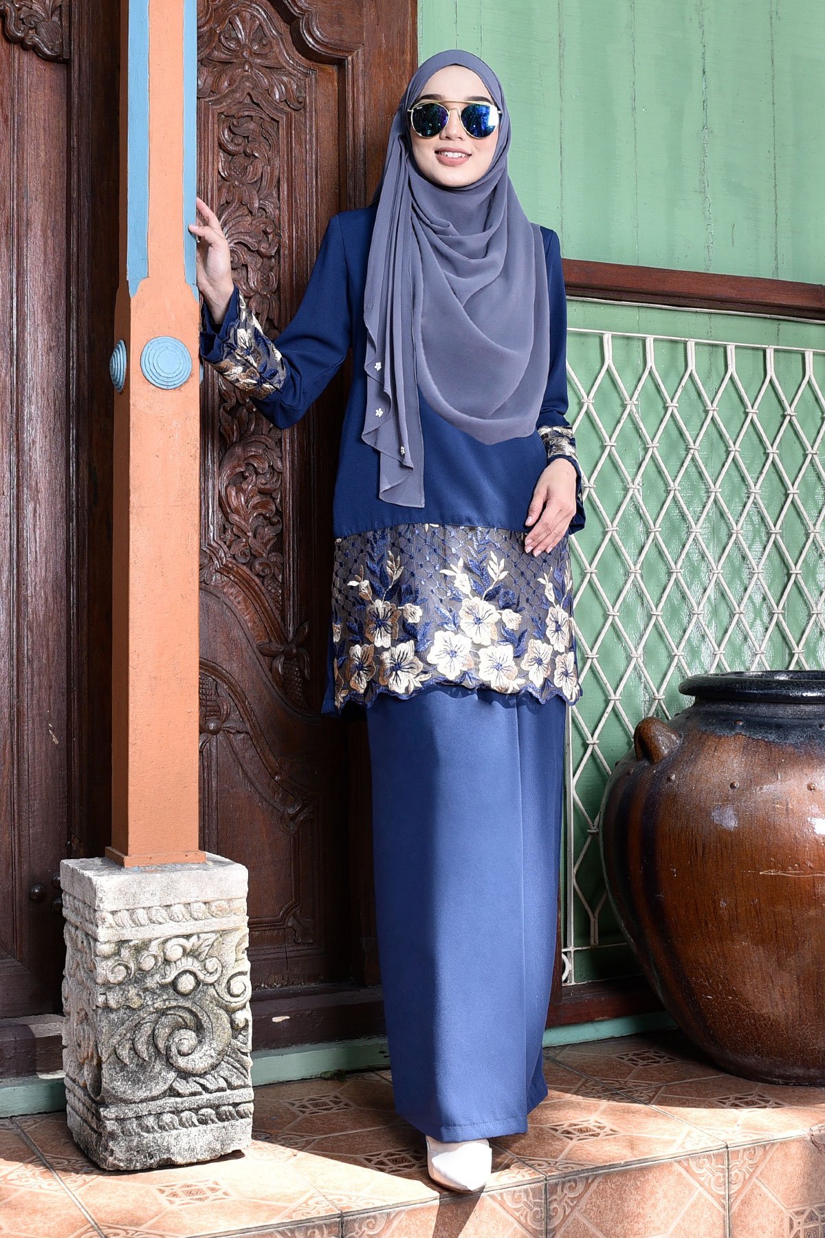 Baju Kurung Lace Roxane - Gold Navy