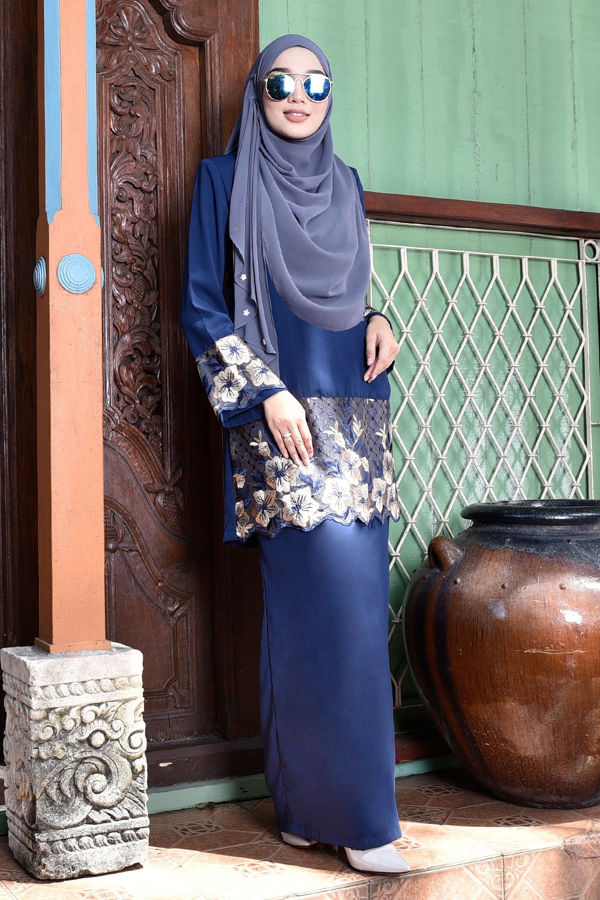 Baju Kurung Lace Roxane - Gold Navy