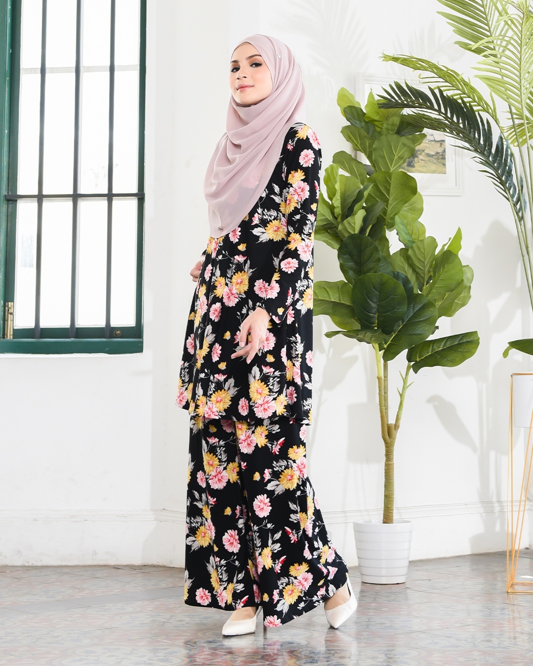 Kurung Lara - Aster Black